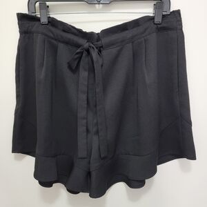 Women's Dress Shorts w/ Tie At front. Black  Sz 2xL 36 Waist 16 inches in length